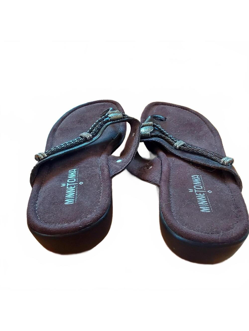 Like New Minnetonka Woman's Size 8 Sandals (Silverthorne-style)
